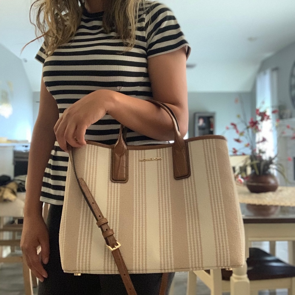 New Mk ♥️ medium tote Greenwich - Picture 1 of 13